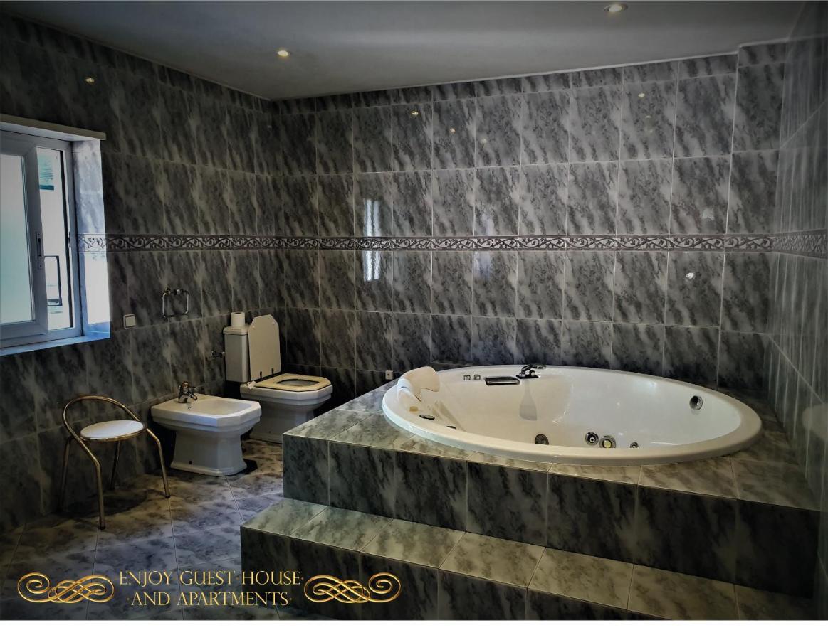 Enjoy Guest House Gmr กิมาไรส์ ภายนอก รูปภาพ