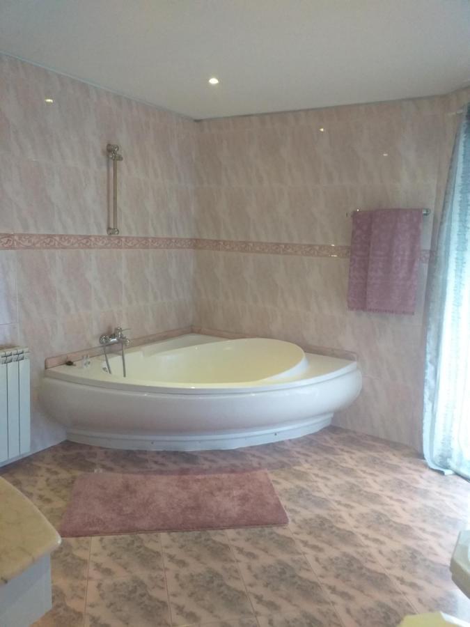 Enjoy Guest House Gmr กิมาไรส์ ภายนอก รูปภาพ